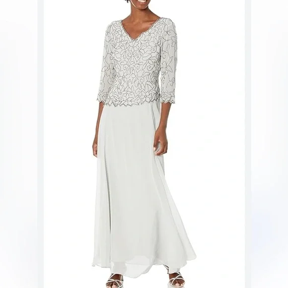 j kara women's cap v-neck beaded dress J Kara Short Formal Dress Sale main image 0